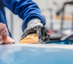 Garage automobile pour location ou prêt de véhicules avec 7 ou 9 places de marque Renault